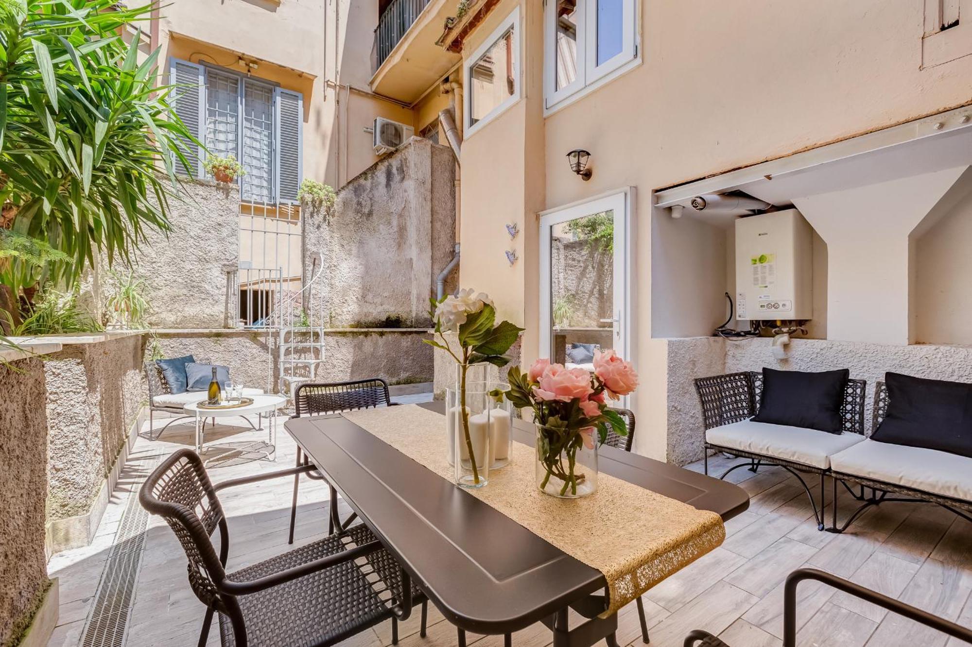 Bdc - The Secret Garden In Trevi Rom